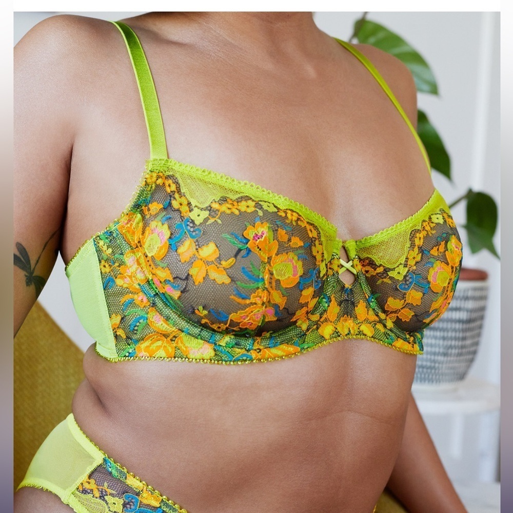 Savage x fenty SWEETHEART LACE BALCONETTE
BRA floral green 36dd - Picture 2 of 6